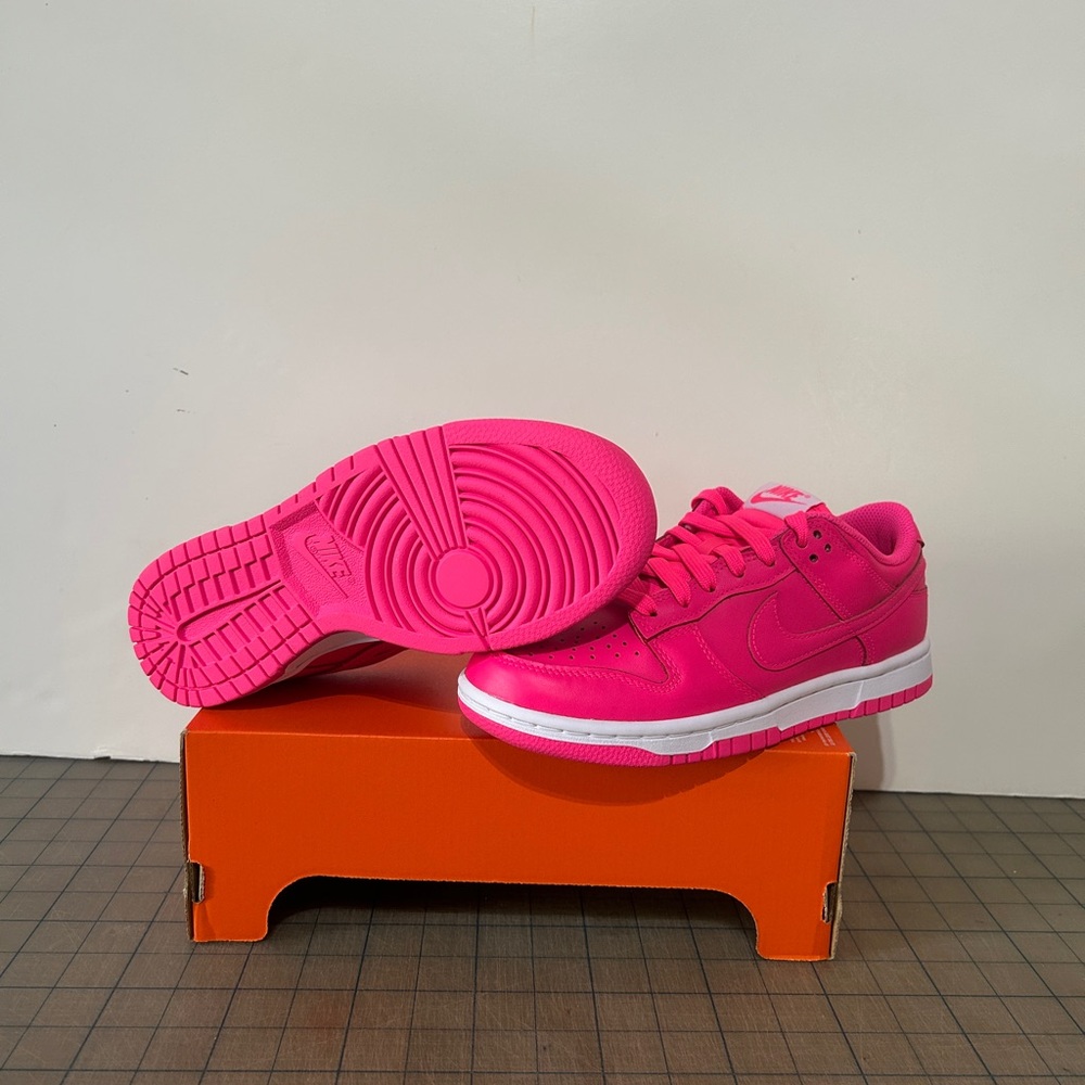 Nike Dunk Low ‘Hyper Pink’ Womens - Picture 5 of 6